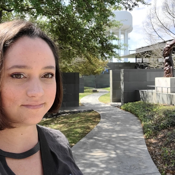 Meet your Posher, Michelle - Picture 1 of 6